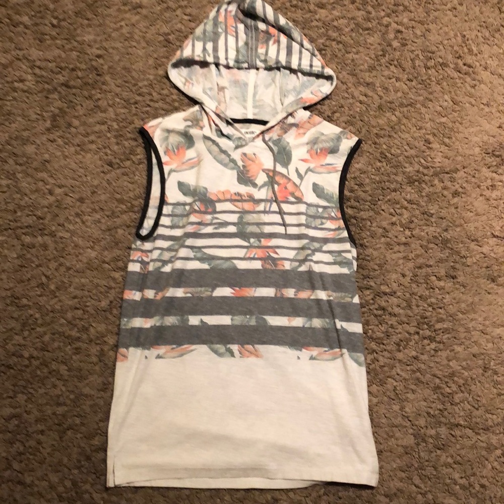 Sleeveless shirt